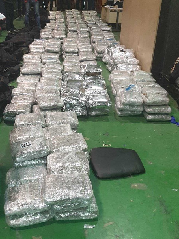 Градина: Запленили 1.400 кг марихуане! (ФОТО)